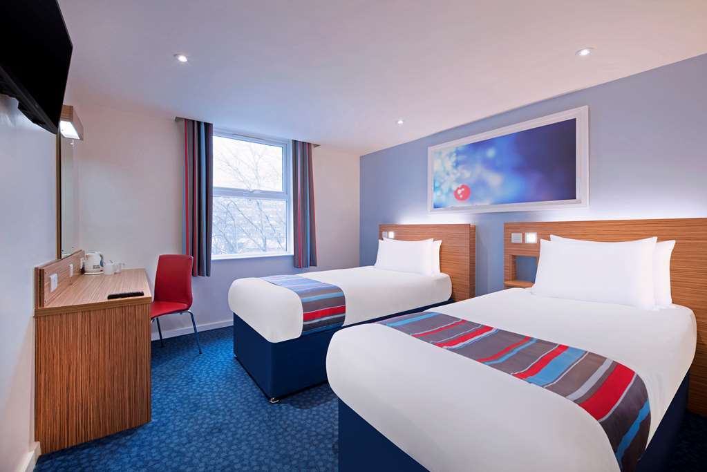 Travelodge Birmingham Kingswinford Room photo